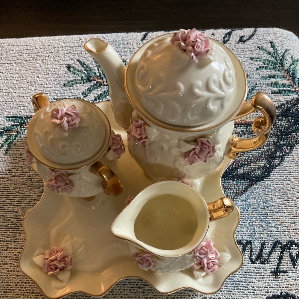Victorian Tea Set - Picture 3 of 6